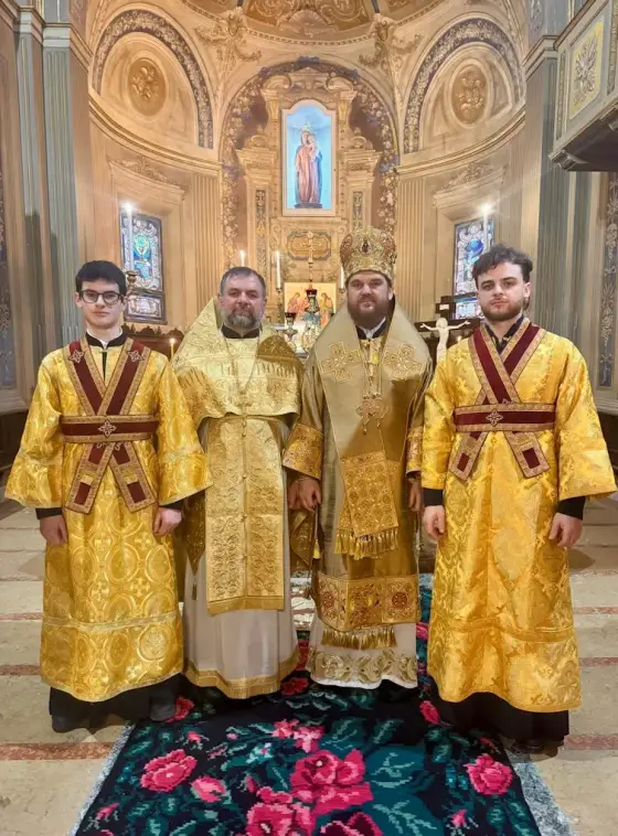 Episcopul, parohul și doi ipodiaconi
