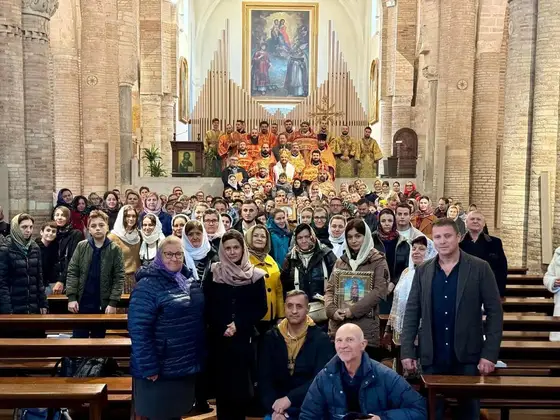 Credincioși după serviciul liturgic