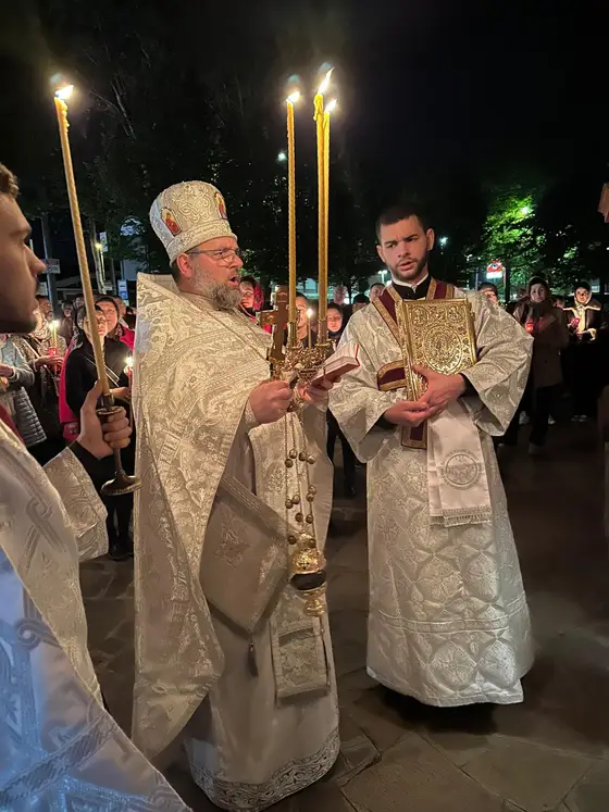 Serviciul liturgic în noaptea Învierii