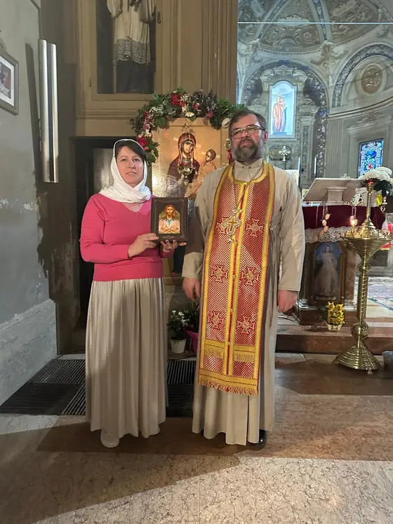 Parohul felicită un enoriaș cu ocazia zilei de naștere
