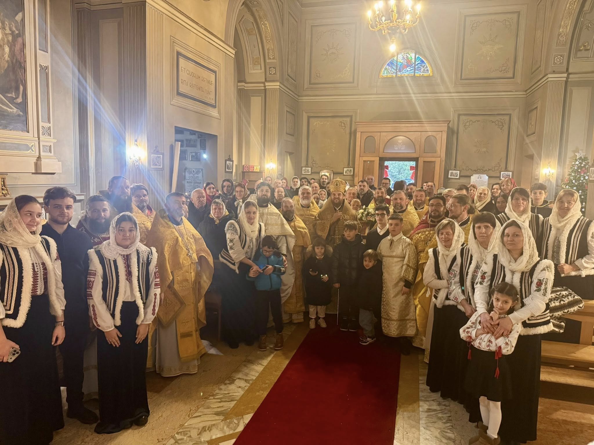 fotografie cu toți enoriașii în zi de hram